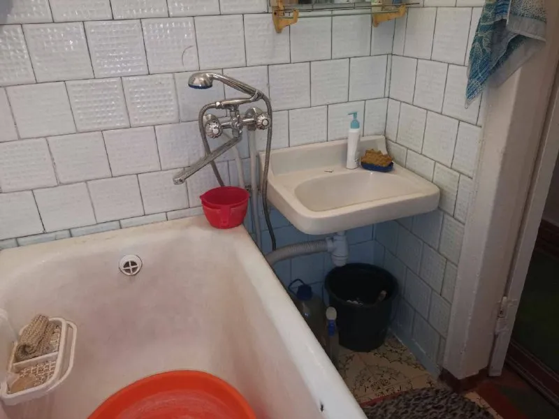 продажа 3-х комнатная квартира продается от собственника❗️ 🌇в г. макеевка октябрьский м-рн,55-й квартал. тихий район📍 ✅квартира 68 кв. м находится на 1м этаже, имеется газовое отопление(кател) ✅в одной из комнат есть подвал, можно подключить насосную станция для беспрерывной подачи воды. 🌐 рядом в пешей доступности, школа, детский сад, магазины, остановка. 📑документы все готовы. 💰цена 4.000 000 р. хороший торг уместен❗️❗️ обращаться по телефону или в тг 📲☎️+79494663550 галина подписаться | дать объявление - фотография - 9