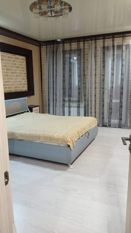 продам эксклюзивную  трёхкомнатную квартиру ! 🌇макеевка, ханженково, центр📍 ✅общая площадь 56 кв. м... - фотография