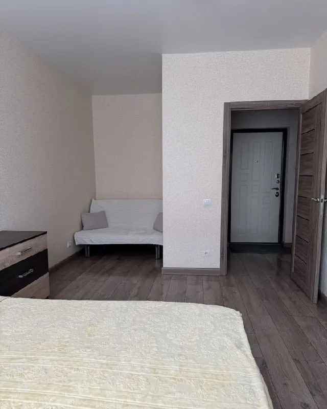 сдаётся 1 комнатная квартира 🌇донецк, по улица щорса, рядом бц орешкова📍 ✅квартира сдается впервые ✅после собственников! ✅чистая и аккуратная! ✅обустроена необходимой мебелью и бытовой техникой. 💰цена 33 000 ₽ к/у, залог разбивается по всем вопросам обращайтесь 📲☎️+79494544871 подписаться | дать объявление - фотография - 2