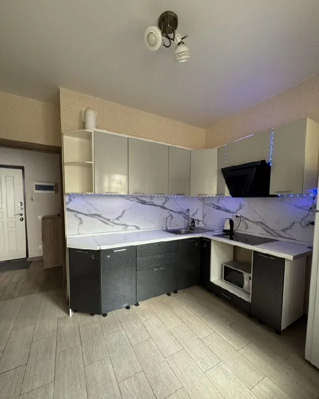 сдаётся 1 комнатная квартира 🌇донецк, по улица щорса, рядом бц орешкова📍 ✅квартира сдается впервые ✅после собственников! ✅чистая и аккуратная! ✅обустроена необходимой мебелью и бытовой техникой. 💰цена 33 000 ₽ к/у, залог разбивается по всем вопросам обращайтесь 📲☎️+79494544871 подписаться | дать объявление - фотография - 4