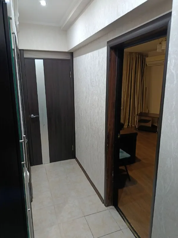 🅰️🅰️🅰️🅰️🅰️🅰️🅰️🅰️🅰️ посуточно квартира в донецке 🌇квартира расположена напротив донецк-сити, киевский район📍 ✅квартира однокомнатная 👍квартира укомплектована всем необходимым для вас: чистота, уют, интернет, средства гигиены (гель для душа, шампунь, зубная щетка, паста, тапочки (одноразовые). ✅квартира ранее не сдавалась, домашний уют сохранился :-) 💰цена 5000-7000 ₽(от одних суток (торг), при заселении на долгий срок, цена обговаривается) все вопросы по телефону: 📲☎️+79496593145 - фотография - 3