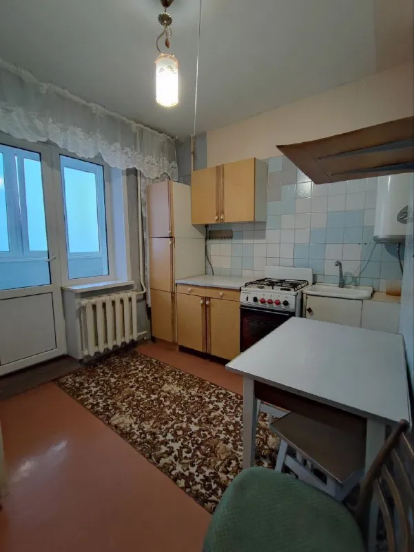 продам однокомнатную квартиру 🌇донецк, ленинский район. мкрн голубой, ориентир «манна»📍 ✅1к квартира 40м2 ✅этаж 8/9 💰цена 3 млн. рублей ✅спокойный район: эта квартира станет идеальным местом для тех, кто ценит тишину. ✅ удобное расположение позволяет быстро добраться до всех необходимых объектов городской инфраструктуры. ❗️ спецпроект: дом построен по индивидуальному проекту, что обеспечивает высокие стандарты качества и комфорта проживания. 📲☎️+79493483448 подписаться | дать объявление - фотография - 4