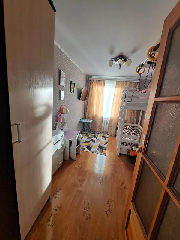 в аренде квартира находится по адресу г донецк, ул капитана ратникова, калининский район. этаж 6. с водой проблем нет. есть бойлер на 50л. в квартире вся необходимая техника и мебель, заезжай и живи. ежемесячно аренда 30000рублей. +79494858357 (катерина ан) - фотография - 3