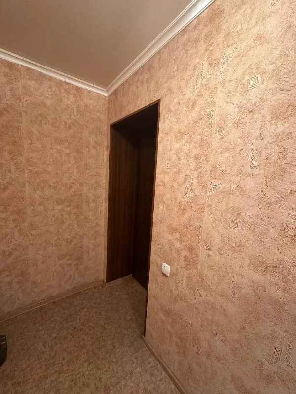 ‼️продажа! краснооктябрьская‼️ 1к квартира, краснооктябрьская, буденновский район квартира не угловая, очень теплая. средний этаж пятиэтажки. сделан ремонт, окна пластик. чистый и уютный двор, рядом супермаркет республиканский, магазины, транспортная остановка. документы готовы! никто не прописан собственник на сделке. цена 2,300,000р! +79493268382 виктория ан - фотография - 3