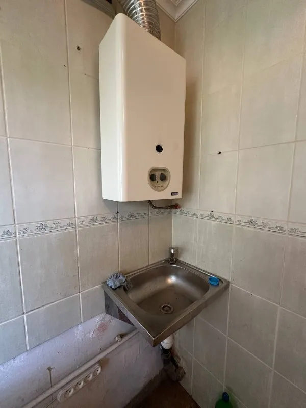 ‼️продажа! краснооктябрьская‼️ 1к квартира, краснооктябрьская, буденновский район квартира не угловая, очень теплая. средний этаж пятиэтажки. сделан ремонт, окна пластик. чистый и уютный двор, рядом супермаркет республиканский, магазины, транспортная остановка. документы готовы! никто не прописан собственник на сделке. цена 2,300,000р! +79493268382 виктория ан - фотография - 8