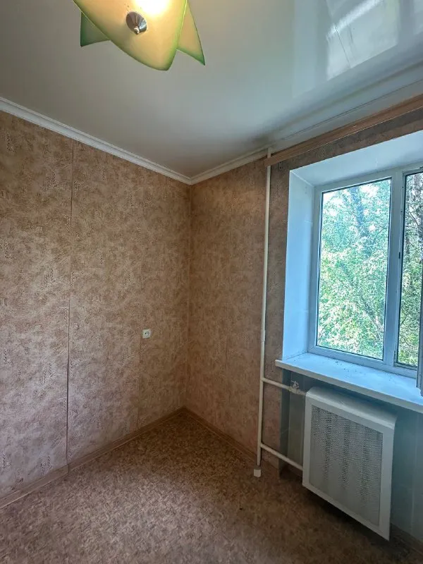 ‼️продажа! краснооктябрьская‼️ 1к квартира, краснооктябрьская, буденновский район квартира не угловая, очень теплая. средний этаж пятиэтажки. сделан ремонт, окна пластик. чистый и уютный двор, рядом супермаркет республиканский, магазины, транспортная остановка. документы готовы! никто не прописан собственник на сделке. цена 2,300,000р! +79493268382 виктория ан - фотография - 9