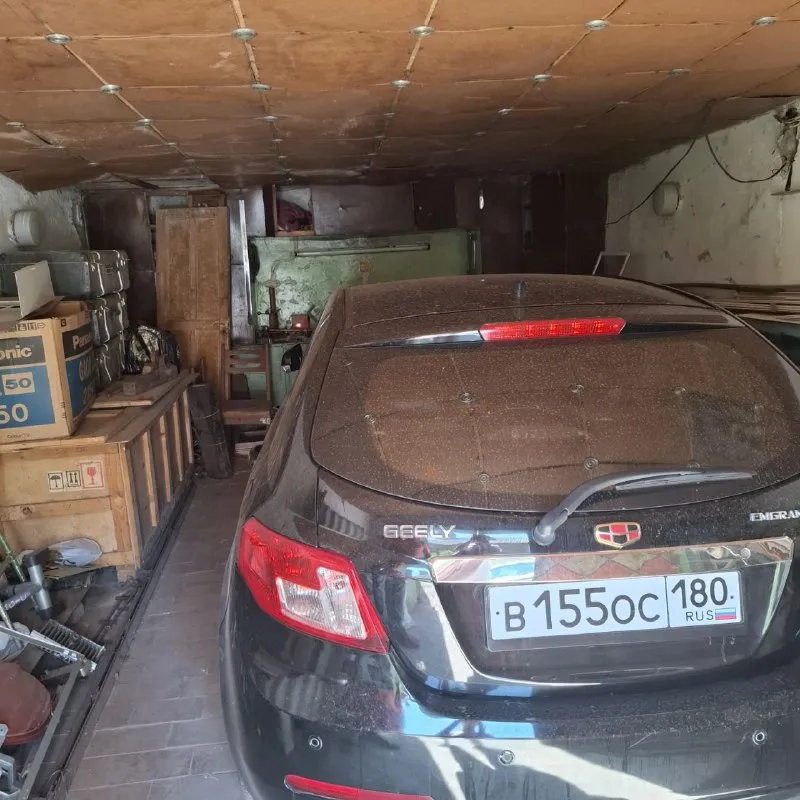 если вы хотите купить за небольшие деньги просторную двухкомнатную квартиру, то это предложения для вас❗️ 🌇квартира в городе макеевка, 22 линия, военкомат📍 ✅квартира сталинка, в тихом зелёном дворе со своим гаражом ✅с небольшим огородиком, своим тёплым сухим подвалом, ✅отличное месторасположение, рядом хороший рынок, супермаркеты, магазины. ✅квартира в хорошем  состоянии, чистая, ухоженная. ✅этаж 2/2. крыша после кап ремонта, ничего нигде не течёт. ✅окна везде поменяны. 💰стартовая цена 1,9 млн рублей (гараж отдельно). торг 📲☎️+79493172387 ан юрий подписаться | дать объявление - фотография - 4