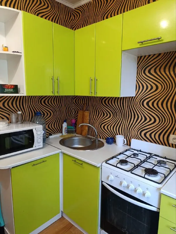 посуточно 1-ком. квартира 🌇донецк, ориентир донецк сити донбасс арена 📍 👍с мебелью и бытовой техникой ✅полностью укомплектована: 📺кабельное тв, холодильник, машинка автомат, духовой шкаф электрический чайник, микроволновая печь. 🛌 4 спальных места 💦вода всегда 🌎отличное месторасположение дома: рядом вся инфраструктура супермаркет банк остановки общественного транспорта 💰цена 3000 ₽ 📲☎️+79494307494 хозяйка подписаться | дать объявление - фотография - 4