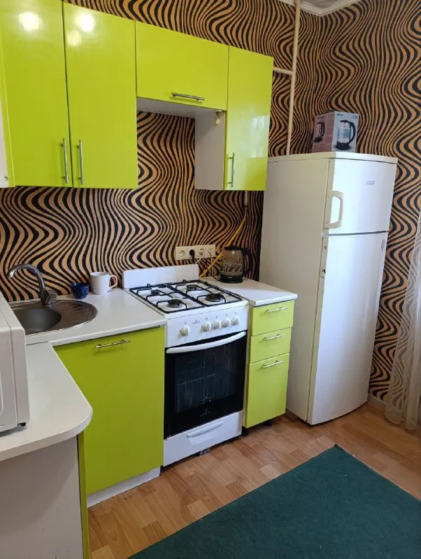 посуточно 1-ком. квартира 🌇донецк, ориентир донецк сити донбасс арена 📍 👍с мебелью и бытовой техникой ✅полностью укомплектована: 📺кабельное тв, холодильник, машинка автомат, духовой шкаф электрический чайник, микроволновая печь. 🛌 4 спальных места 💦вода всегда 🌎отличное месторасположение дома: рядом вся инфраструктура супермаркет банк остановки общественного транспорта 💰цена 3000 ₽ 📲☎️+79494307494 хозяйка подписаться | дать объявление - фотография - 5