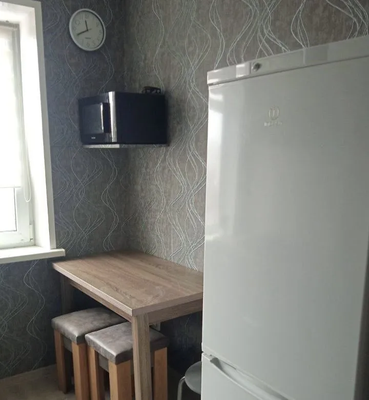 сдается двухкомнатная квартира 🌇донецк, ленинский район, ул. днепродержинского, ор-т норд📍 ✅площадь квартиры: 45м², ✅на 8 этаже, 9 этажного дома. 👍прекрасный вариант для комфортного проживания в тихом районе. ✅квартира с ремонтом ✅есть всё необходимое для жизни.   ✅район обжитой и удобный для жизни, рядом находятся школы, детские сады и больница. ✅в шаговой доступности расположены магазины, хорошая транспортная доступность. 💰цена : 30 000 ₽ ( включены к/у) более подробно можно узнать по номеру телефона: 📲☎️+7(949)440-84-70 или же телеграмм 📲☎️+7(949) 533-79-91 ан подписаться | дать объявление - фотография - 3