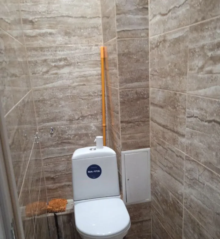 сдается двухкомнатная квартира 🌇донецк, ленинский район, ул. днепродержинского, ор-т норд📍 ✅площадь квартиры: 45м², ✅на 8 этаже, 9 этажного дома. 👍прекрасный вариант для комфортного проживания в тихом районе. ✅квартира с ремонтом ✅есть всё необходимое для жизни.   ✅район обжитой и удобный для жизни, рядом находятся школы, детские сады и больница. ✅в шаговой доступности расположены магазины, хорошая транспортная доступность. 💰цена : 30 000 ₽ ( включены к/у) более подробно можно узнать по номеру телефона: 📲☎️+7(949)440-84-70 или же телеграмм 📲☎️+7(949) 533-79-91 ан подписаться | дать объявление - фотография - 5