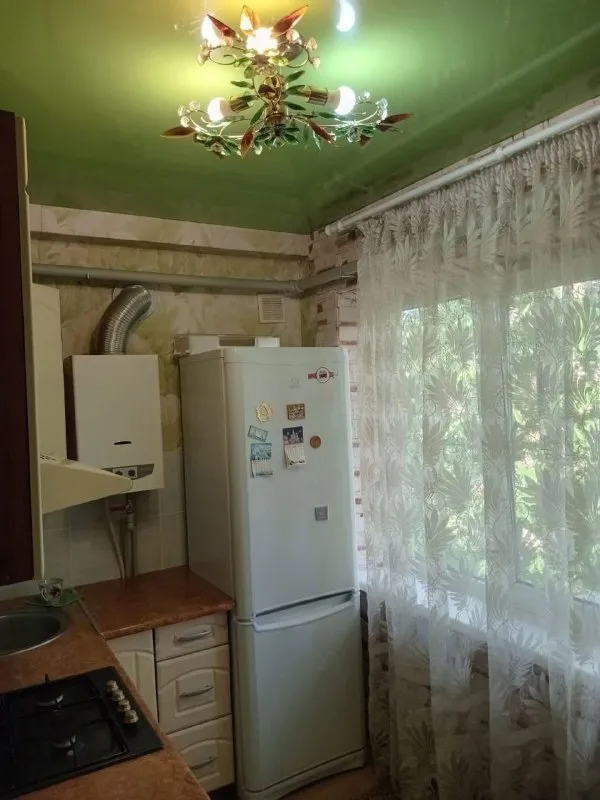 продам двухкомнатную квартиру 🌇донецк, калининский район, по ул. владычанского, д. 50.📍 ✅общая площадь: 45.4 м2 ✅жилая площадь: 29.6 м2 ✅площадь кухни: 8.3 м2 ✅этаж: 5/5 ✅состояние жилое, очень тёплая, соседи хорошие. ✅продам со встроенной мебелью и техникой, новая газовая колонк. .. r>централизованного отопления. ✅окна во двор, нет шума от дороги. 📑документы рф, два взрослых собственник, квартира без залога, долгов и обременений. 💰цена: 5 000 000 ₽ (без торга) 📲☎️+79493269316 вадим подписаться | дать объявление - фотография - 7