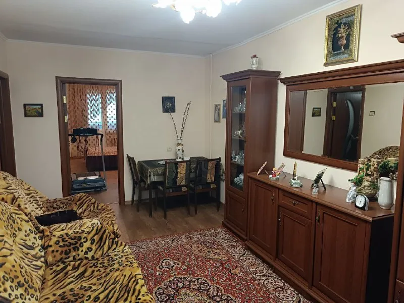 ‼️продажа квартиры‼️ 🏡продажа трёхкомнатной квартиры🗺г. донецк днр киевский район, ул. политбойцов, исполком ✅этажность –1/9 жилого дома ✅общая площадь–65 м2 ✅кухня–10 м2 🏡дом кооперативный ✅выполнен капитальный ремонт, замена всех коммуникаций, пластиковые окна, бронированная дверь ✅имеется погреб, сухой и просторный ✅при продаже остаётся вся мебель и техника, состояние отличное ✅чистый двор, ухоженная придомовая территория 🧾документы готовы, прописанных нет 🔥собственник 💴цена: 5🍋975000 рублей торг‼️ ☎️+7(949) 465-90-78 недвижимость днр - фотография - 4