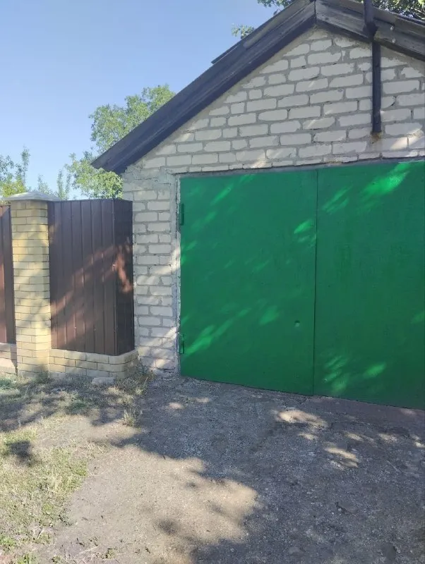 ‼️продажа дома‼️ 🏡продам дом🗺г. Иловайск днр ✅дом+летняя кухня, 2 гаража, хоз. Постройки, сад на участке 6,8 соток земли 🔥собственник 💴цена: 1🍋500.000 руб. 🧾продажа от хозяина, не агенство ✍️обмен не предлагать ☎️+7(949) 340-51-48 сергей иванович 📨подписаться - фотография - 7