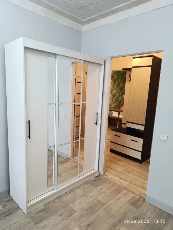 сдам двухкомнатную квартиру посуточно. киевский район, ул. щорса ориентир донецк сити, травматология. квартира после ремонта в квартире есть всё необходимое для проживания:стиральная машина, холодильник, газ плита, чайник, микроволновка, посуда, фен, сушилка, гладильная доска, утюг, полотенце. вода круглосуточно, бочка 400л. есть интернет, вай фай по квартире. .. в квартире запрещено курить не сдаётся для шумных компаний. цена 5000руб +залог 100% который возвращается при выезде, и при себе иметь паспорт. фото соответствуют действительности. заезд и выезд обговаривается по телефону. обращайтесь по телефону +79494081904-людмила - фотография - 4