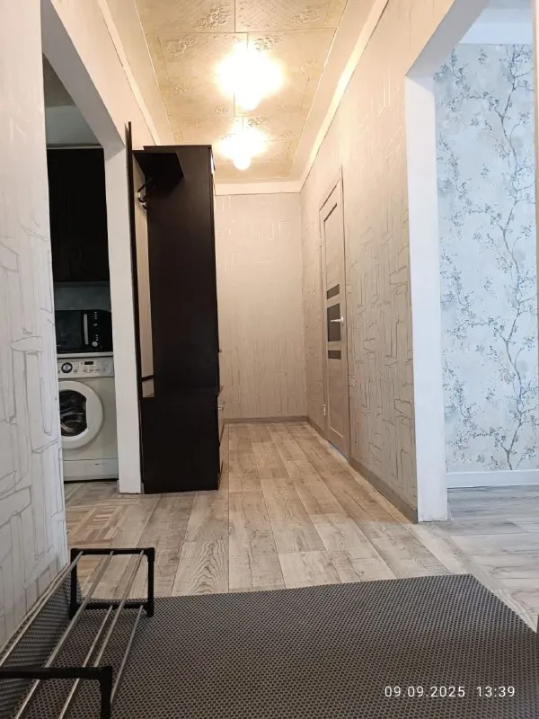 сдам двухкомнатную квартиру посуточно. киевский район, ул. щорса ориентир донецк сити, травматология. квартира после ремонта в квартире есть всё необходимое для проживания:стиральная машина, холодильник, газ плита, чайник, микроволновка, посуда, фен, сушилка, гладильная доска, утюг, полотенце. вода круглосуточно, бочка 400л. есть интернет, вай фай по квартире. .. в квартире запрещено курить не сдаётся для шумных компаний. цена 5000руб +залог 100% который возвращается при выезде, и при себе иметь паспорт. фото соответствуют действительности. заезд и выезд обговаривается по телефону. обращайтесь по телефону +79494081904-людмила - фотография - 5