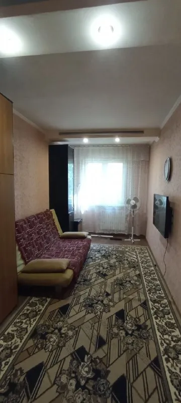 сдам двухкомнатную квартиру 🌇город донецк, калининский район (рынок)📍 ✅2 этаж, комнаты раздельные, хорошее состояние ✅всё необходимое есть: мебель и бытовая техника. 💰цена: 25000 ₽+ к/у, залоговая сумма обязательно! ☝️квартира сдаётся порядочным людям, без животных, не военным! 📲☎️ +79493161602 (+telegram) елена цн мир подписаться | дать объявление - фотография - 2