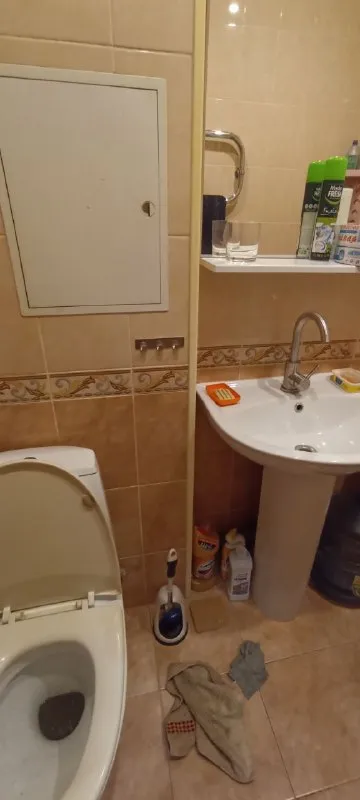 сдам двухкомнатную квартиру 🌇город донецк, калининский район (рынок)📍 ✅2 этаж, комнаты раздельные, хорошее состояние ✅всё необходимое есть: мебель и бытовая техника. 💰цена: 25000 ₽+ к/у, залоговая сумма обязательно! ☝️квартира сдаётся порядочным людям, без животных, не военным! 📲☎️ +79493161602 (+telegram) елена цн мир подписаться | дать объявление - фотография - 4