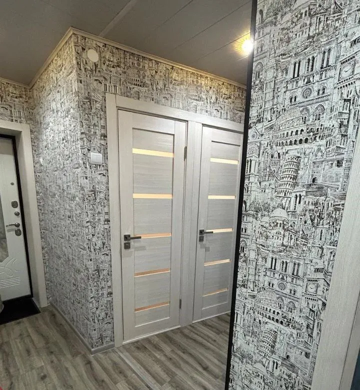 сдам однокомнатную квартиру 🌇донецк, пролетарский район, ул. прожекторная 5а. 📍 ✅квартира сдается в первые, со свежим ремонтом для комфортного проживания. ✅порядочным, платежеспособным людям, желательно семье. 👍рядом магазины, молоко, не далеко автостанция щетинина, рынок, школы и детские сады, магазин прям возле подъезда. ✅удобная транспортная развязка. 💰цена: 25 000 ₽ + залог (12 000р. ) + к/у. более подробно по телефона: 📲☎️+7(949)440-84-70 агентство 📲☎️+7(949)533-79-91 тг подписаться | дать объявление - фотография - 3