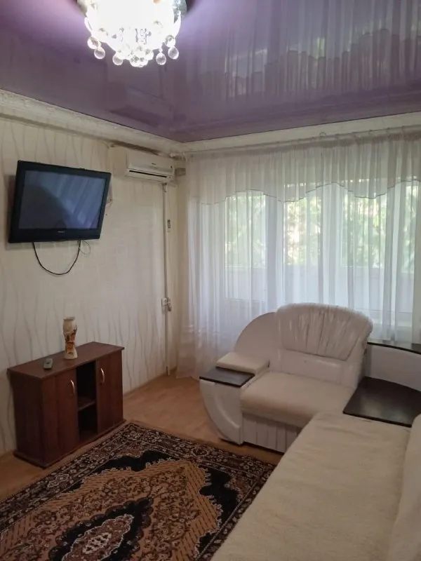 ‼️продажа квартиры‼️ 🏡продаётся двукомнатная квартира г. донецк днр 🗺калининский район улица владычанского, 50 ✅этажность–5/5 жилого дома ✅общая площадь–45 м2 ✅жилая–29.6 м2 ✅кухня–8.3 м2 🏡квартира в жилом состоянии продаётся со встроенной мебелью и бытовой техникой ✅дом с индивидуальным отоплением, свой котёл на дом. 🧾документы готовы 🔥собственник 💴цена: 5🍋500.000 ₽ ☎️+7(949) 382-69-43 нина недвижимость днр - фотография - 2