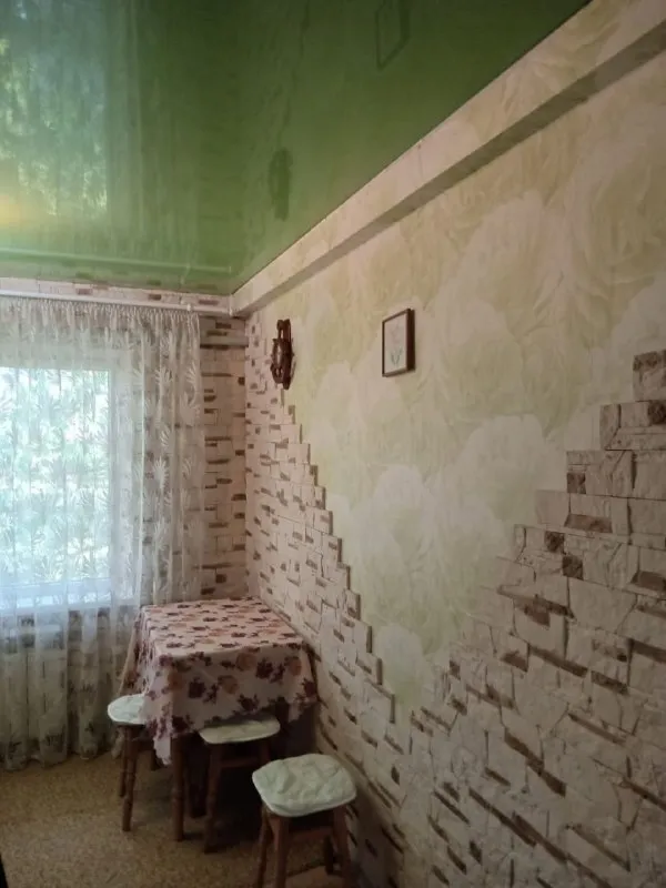‼️продажа квартиры‼️ 🏡продаётся двукомнатная квартира г. донецк днр 🗺калининский район улица владычанского, 50 ✅этажность–5/5 жилого дома ✅общая площадь–45 м2 ✅жилая–29.6 м2 ✅кухня–8.3 м2 🏡квартира в жилом состоянии продаётся со встроенной мебелью и бытовой техникой ✅дом с индивидуальным отоплением, свой котёл на дом. 🧾документы готовы 🔥собственник 💴цена: 5🍋500.000 ₽ ☎️+7(949) 382-69-43 нина недвижимость днр - фотография - 5