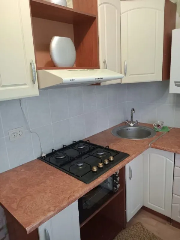 ‼️продажа квартиры‼️ 🏡продаётся двукомнатная квартира г. донецк днр 🗺калининский район улица владычанского, 50 ✅этажность–5/5 жилого дома ✅общая площадь–45 м2 ✅жилая–29.6 м2 ✅кухня–8.3 м2 🏡квартира в жилом состоянии продаётся со встроенной мебелью и бытовой техникой ✅дом с индивидуальным отоплением, свой котёл на дом. 🧾документы готовы 🔥собственник 💴цена: 5🍋500.000 ₽ ☎️+7(949) 382-69-43 нина недвижимость днр - фотография - 7