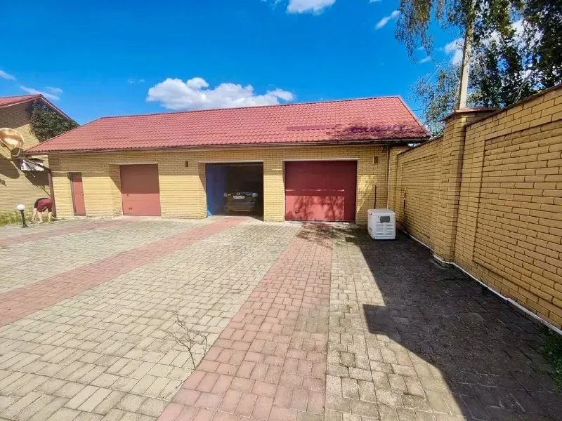 ‼️🏠‼️ продажа шикарного загородного 2-уровневого дома + гостевой дом + сауна/бассейн + гараж в 20 км. от центра 🗺г. донецк днр, с. красное, г. о. докучаевск‼️🏠‼️ ✅продам дом, общей s-306 м2., расположен на земельном участке 45 соток ( участок приватизирован) с ландшафтным дизайном и зоной барбекю ‼️гостевой дом общей s-98 м2 ‼️три гаражных бокса и отдельное помещение с установленной системой подачи воды: 3 накопительных бака. .. >✅отопление и подогрев воды в каждом доме осуществляется газовыми котлами. ✅в случае отсутствия электроэнергия дом получает питание от 40 киловаттного дизельного генератора работающего на полной автоматике. ‼️ ✅три скважины, на участке установлена капельная система полива 🧾документы готовы больше фото по запросу 💴цена : 30🍋000 000 ₽ 📲☎️+79494194208 📨подписаться - фотография - 3