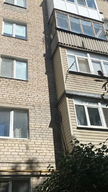 продам трехкомнатную квартиру 🌇в городе макеевка, на улице западная. 📍 ✅4 этаж 5го кирпичного дома.... - фотография