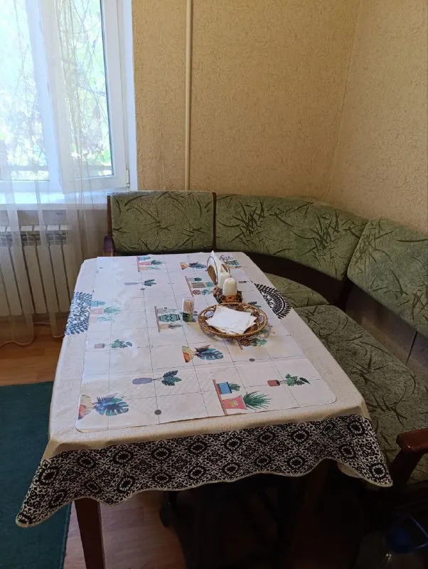 посуточно 1-но комн. квартира 🌇донецк сити донбасс арена📍 ✅с мебелью и бытовой техникой ✅полностью укомплектована 📺кабельное тв, холодильник, машинка автомат, духовой шкаф электрический чайник, микроволновая печь 🛌4 спальных места 💦вода всегда ✅отличное месторасположение дома рядом вся инфраструктура супермаркет банк остановки общественного транспорта 💰цена 3000 ₽ 📲☎️+79494307494 хозяйка подписаться | дать объявление - фотография - 6