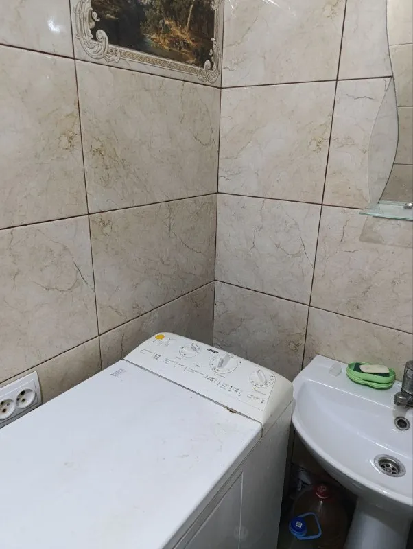 посуточно 1-но комн. квартира 🌇донецк сити донбасс арена📍 ✅с мебелью и бытовой техникой ✅полностью укомплектована 📺кабельное тв, холодильник, машинка автомат, духовой шкаф электрический чайник, микроволновая печь 🛌4 спальных места 💦вода всегда ✅отличное месторасположение дома рядом вся инфраструктура супермаркет банк остановки общественного транспорта 💰цена 3000 ₽ 📲☎️+79494307494 хозяйка подписаться | дать объявление - фотография - 8