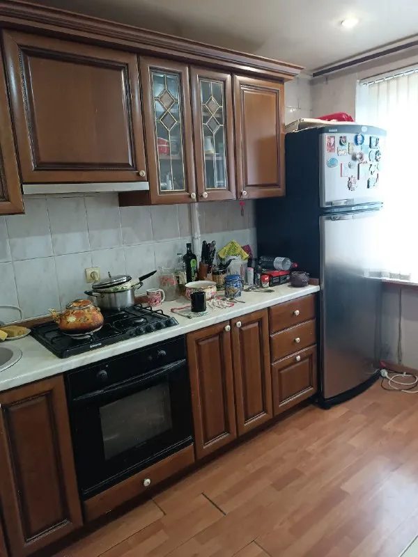 продам двухкомнатную квартиру 🌇донецк, проспект дзержинского, рядом "набережная", ворошиловский район📍 💰стоимость 5 200 000 руб. (небольшой торг) ✅общая площадь 49 кв. м. , жилая 28 кв. м. ; кухня 8 кв. м. ✅этаж: 7/9 ✅в квартире выполнен косметический ремонт, установлены мпо, лоджия застеклена, осуществлена замена коммуникаций, санузел раздельный, кафель 📲☎+7949-419-63-79 подписаться | дать объявление - фотография - 2