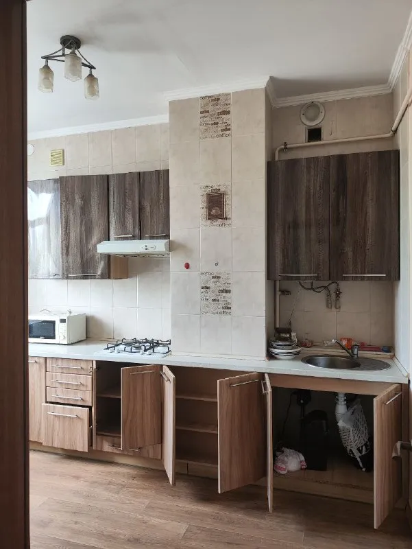 ‼️продажа квартиры‼️ 🏡продам ком. квартиру 🗺г. донецк днр ворошиловский р-н. ул. университетская пр-кт мира ✅этажность–5/5 жилого дома ✅общая площадь–53,5 м2 ✅жилая–31 м2 ✅кухня–10 м2 ✅высота потолков 3 метра сталинка, комнаты смежные, крыша перекрыта ✅рядом большая транспортная развязка в любую часть города, парк кованных фигур, бульвар пушкина, больница ✅состояние жилое 🧾документы готовы 🔥собственник 💴цена: 6🍋500.000 руб ☎️тел: +7(949) 346-45-42 📨подписаться - фотография - 4