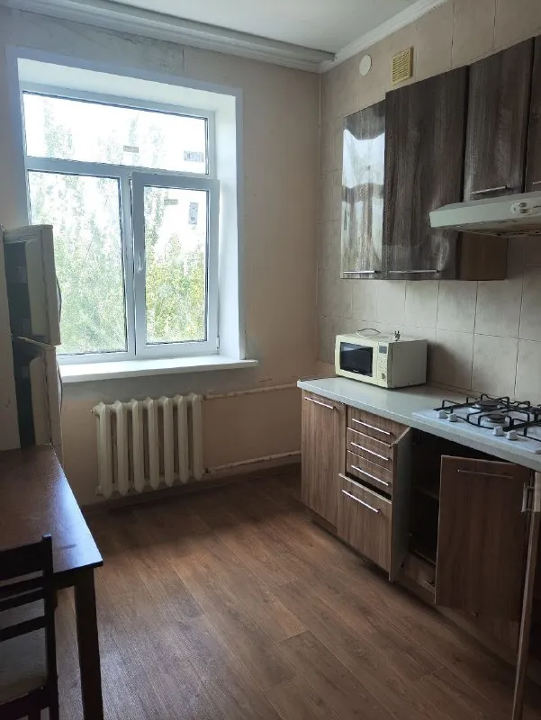 ‼️продажа квартиры‼️ 🏡продам ком. квартиру 🗺г. донецк днр ворошиловский р-н. ул. университетская пр-кт мира ✅этажность–5/5 жилого дома ✅общая площадь–53,5 м2 ✅жилая–31 м2 ✅кухня–10 м2 ✅высота потолков 3 метра сталинка, комнаты смежные, крыша перекрыта ✅рядом большая транспортная развязка в любую часть города, парк кованных фигур, бульвар пушкина, больница ✅состояние жилое 🧾документы готовы 🔥собственник 💴цена: 6🍋500.000 руб ☎️тел: +7(949) 346-45-42 📨подписаться - фотография - 5