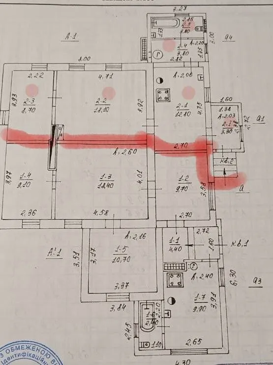 продам 1/2 дома (40/100 доли в доме) 🌇донецк, район куйбышевский улица калинина📍 ❗️собственник 🔹 общая площадь - 50,5 м2 🔹санузел и ванная в доме. 🔹окна деревянные. 🔹канализация: выгребная яма. 🔹во дворе есть небольшой участок под огород.   в доме есть погреб (в кухне). 🔹рядом с домом хорошая транспортная развязка. 🔹как видно на фото-у нас с соседями в общей собственности двор, но окна нашей части дома выходят на наш огород. 🔹так же есть большая летняя кухня, отдельно стоящая от дома. ❗️я собственник, присвоен кадастровый номер, документы готовы к продаже, прописанных нет. 💰цена: договорная 📲☎️ +375 291 745 817 подписаться | дать объявление - фотография - 5