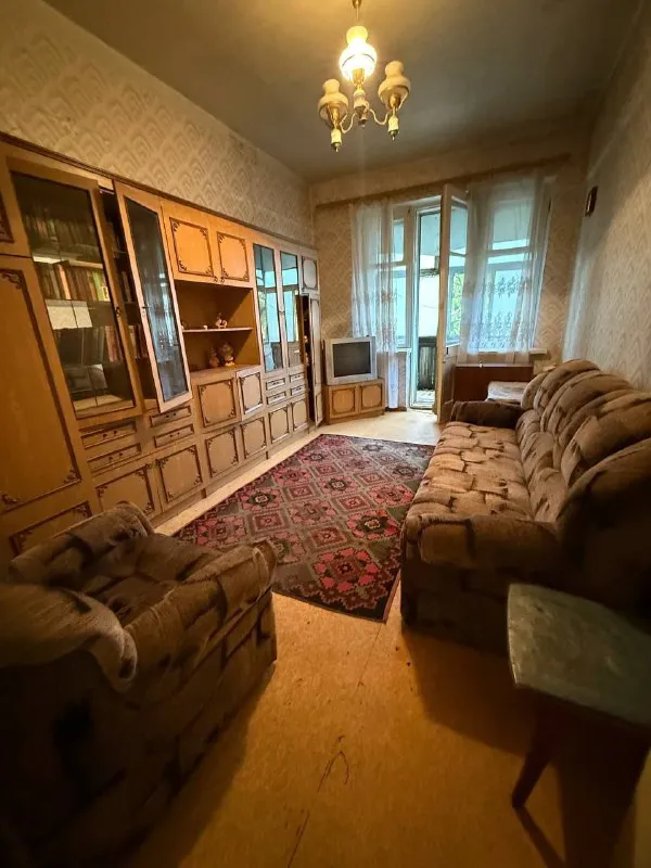 продам двухкомнатную квартиру 🌇донецк, дк куйбышева, куйбышевский район, ул. бакинских комиссаров 20📍 ✅крупногабаритная квартира 📑документы готовы ✅общая площадь 50 кв. м 💦вода согласно графику ✅крыша не течет ✅квартира тёплая ✅установлены пластовые окна. насыщенная инфраструктура: - детские сады, школы, продуктовые магазины, супермаркет, остановки маршрутного такси в шаговой доступности. 💰стоимость 3 000 000 руб. реальному клиенту реальный торг❗️ 📲☎️ +79496455686 📲☎️+79495059339 подписаться | дать объявление - фотография - 3