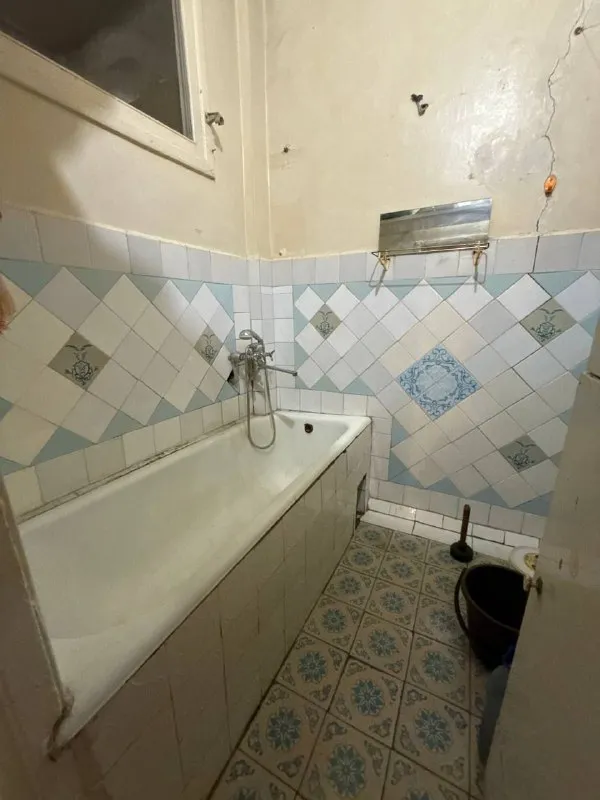 продам двухкомнатную квартиру 🌇донецк, дк куйбышева, куйбышевский район, ул. бакинских комиссаров 20📍 ✅крупногабаритная квартира 📑документы готовы ✅общая площадь 50 кв. м 💦вода согласно графику ✅крыша не течет ✅квартира тёплая ✅установлены пластовые окна. насыщенная инфраструктура: - детские сады, школы, продуктовые магазины, супермаркет, остановки маршрутного такси в шаговой доступности. 💰стоимость 3 000 000 руб. реальному клиенту реальный торг❗️ 📲☎️ +79496455686 📲☎️+79495059339 подписаться | дать объявление - фотография - 7