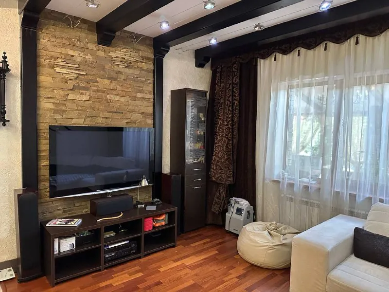 продажа частного 🏡 дома 🌇донецк, ориентир донецк - сити (улица часов ярская)📍 ✅285 м² с 7 сотками приватизированной земли и ландшафтным дизайном. ✅дом состоит из двух уровней, подвала и зимнего сада. ✅в подвале расположены комнаты из постирочной, котельной, кладовой, гардеробной и комнатой отдыха ✅центральная канализация, газ и емкости для воды (1,5 тонны) ✅идеальное место для комфортной жизни и семейного отдыха, где каждая деталь продумана для вашего удобства 🌎 дом расположен в тихом и развитом районе, с удобной транспортной доступностью и всей необходимой инфраструктурой поблизости. 💰цена 30 000 000 ₽ 📲☎️+79497059697 ан новый донбасс подписаться | дать объявление - фотография - 4