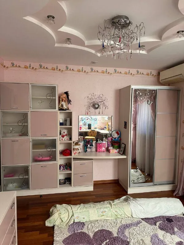 продажа частного 🏡 дома 🌇донецк, ориентир донецк - сити (улица часов ярская)📍 ✅285 м² с 7 сотками приватизированной земли и ландшафтным дизайном. ✅дом состоит из двух уровней, подвала и зимнего сада. ✅в подвале расположены комнаты из постирочной, котельной, кладовой, гардеробной и комнатой отдыха ✅центральная канализация, газ и емкости для воды (1,5 тонны) ✅идеальное место для комфортной жизни и семейного отдыха, где каждая деталь продумана для вашего удобства 🌎 дом расположен в тихом и развитом районе, с удобной транспортной доступностью и всей необходимой инфраструктурой поблизости. 💰цена 30 000 000 ₽ 📲☎️+79497059697 ан новый донбасс подписаться | дать объявление - фотография - 5