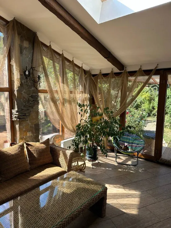 продажа частного 🏡 дома 🌇донецк, ориентир донецк - сити (улица часов ярская)📍 ✅285 м² с 7 сотками приватизированной земли и ландшафтным дизайном. ✅дом состоит из двух уровней, подвала и зимнего сада. ✅в подвале расположены комнаты из постирочной, котельной, кладовой, гардеробной и комнатой отдыха ✅центральная канализация, газ и емкости для воды (1,5 тонны) ✅идеальное место для комфортной жизни и семейного отдыха, где каждая деталь продумана для вашего удобства 🌎 дом расположен в тихом и развитом районе, с удобной транспортной доступностью и всей необходимой инфраструктурой поблизости. 💰цена 30 000 000 ₽ 📲☎️+79497059697 ан новый донбасс подписаться | дать объявление - фотография - 8