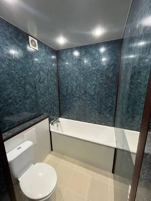 ‼️продажа квартиры‼️ 🏡продажа 3-трёхкомнатной квартиры🗺г. макеевка днр центрально-городской р-н ✅общая площадь–57 м2 ✅этажность–3/4 жилого дома ✅квартира не угловая выполнен качественный ремонт металлопластиковые окна трехпакетники с 5-ти камерным профилем ✅поменяна проводка, поменяны трубы на отоплении трубы на воду, напольное покрытие: ламинат, встроенный кухонный гарнитур сделанный на заказ ✅установлены межкомнатные деревянные двери, есть необходимая бытовая техника: стиральная машина, холодильник, конди. .. ся покупателю французский балкон имеется 2 кладовые которые при желании можно переделать под гардеробную ✅чистый подъезд, во дворе детский сад, рядом продуктовые магазины, удобная транспортная развязка 🧾документы готовы, прописанных нет 🔥собственник 💴цена: 4🍋400.000 руб 🧾возможна продажа в ипотеку ☎️+7(960) 108-81-93 виталий 📲телеграм; вацап 📨подписаться - фотография - 5