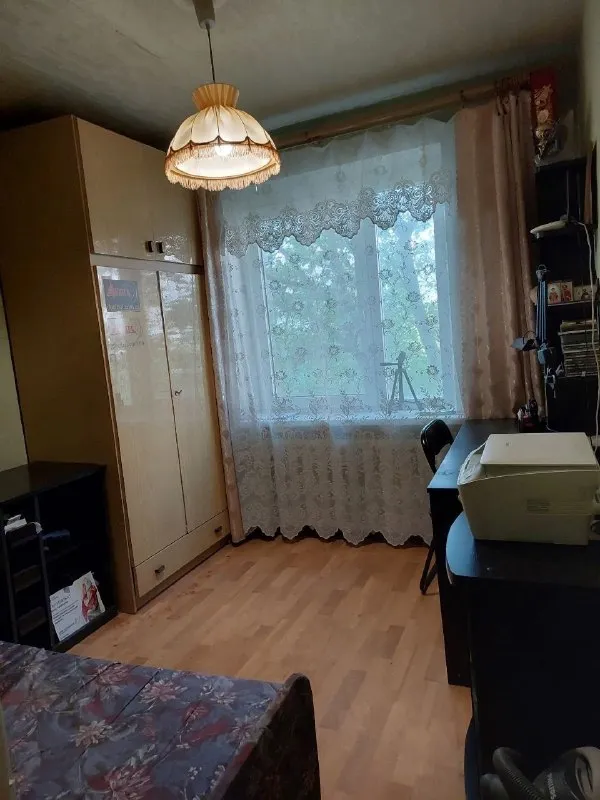 ‼️продажа квартиры‼️ 🏡продажа 3-трехкомнатная квартира📍г. донецк днр, ленинский район, мкр-н первомайский, ул. днепродзержинская ✅общая площадь–61.3 м2 ✅этажность–4/9 жилого дома ✅уютная, тёплая и светлая квартира в хорошем районе города 💦вода круглосуточно три комнаты коридор 11.90 м2 кладовая 1.3. балкон лоджия ✅окна металлопластиковые раздельные ванная и туалет балкон и лоджия застеклены чистый подъезд, хорошие соседи ✅детский сад во дворе–удобно для семей с детьми спорткомплекс норд спортивный центр (50 метров) ✅в шаговой доступности магазины, аптека во дворе, рынок (500 м), ресторан (100м), школа (200м) детский сад во дворе. ✅отличная транспортная развязка легко добраться в любую часть города ✅рядом зелёная зона отдыха с прудом 🔥собственник 💴цена: 5🍋500.000 руб ☎️+7(949) 360-88-37 недвижимость днр - фотография - 3