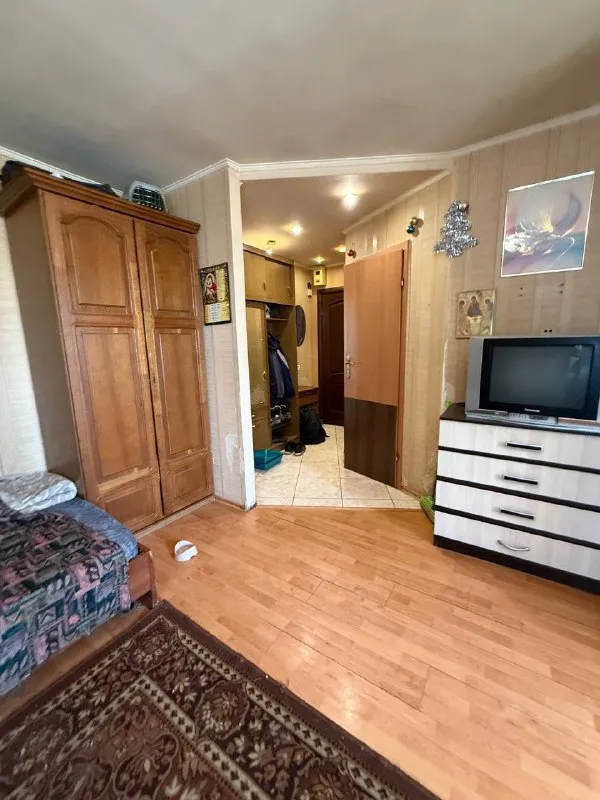 ☎️+79496455686 цена снижена ❗️❗️❗️ продажа 1 комнатной - квартиры в калининском районе донецка - бульвар шевченко ‼️ документы полностью готовы к сделке, прописанных нет!‼️ перепланировка не узаконена ❗️ 📌этажность дома 4/5 📌общая квадратура 32м2 📌установлены пластиковые окна 📌коммуникации поменяны 📌дополнительных вложений не требует хорошая транспортная развязка. 👌 калининский рынок, сады, школы, магазины, все что нужно для комфортной жизни в шаговой доступности🔑 цена:3 000 000 руб ‼️реальному клиенту реальный торг ‼️ показ в любое время ☎️+79496455686 - фотография - 2