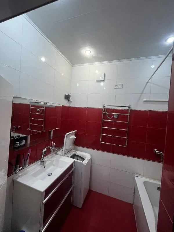 ‼️аренда квартиры‼️ ‼️‼️аренда 3 комн квартира + гараж панфилова/университетская киевский район🗺г. донецк днр‼️‼️ 🏡сдам квартиру в отличном состоянии со всей мебелью, техникой сроком от 6 месяцев семье, дети от 10 лет, мужчины по усмотрению. ✅вода 24/7 - система подачи воды, колонка ⚠️ спальные места- новые кровати, 2 кондиционера, 3 тв. ванна. ‼️долгосрочная аренда‼️ 💴цена: 65 000₽+ комуслуги. ☎️☎️☎️ +79494194208. ☎️☎️☎️ 89094140527 ан 📨подписаться - фотография - 10