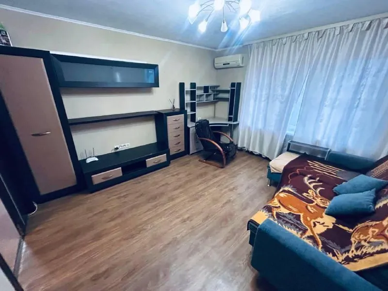 продажа двухкомнатной квартиры 🌇comfort-class квартира в самом центре донецка, лучшее расположение. в 500 метрах: школа №9, набережная, пляж, дом быта "кальмиус", ск "динамо" лучшие жк города (диск, пирамида, панорамный)📍 ❗️у вас есть возможность стать владельцем крупногабаритной двухкомнатной квартиры у набережной❗️ 💧вода - доходит ✅ 1 этаж - высокий цоколь ✅свежий ремонт 🎁все что вы видите на фото - остается в квартире на момент сделки! ✅площадь 50м2 💰стоимость 6,2 млн. ₽ 📲☎️ +79495131300 👀показ в любое ⏰время ключи в агентстве🔑 подписаться  |  дать объявление - фотография - 3