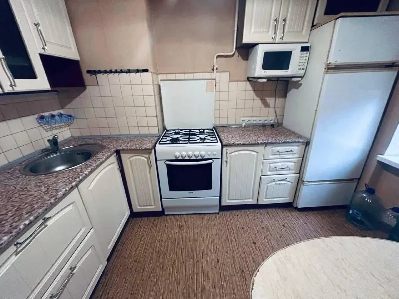 продажа двухкомнатной квартиры 🌇comfort-class квартира в самом центре донецка, лучшее расположение. в 500 метрах: школа №9, набережная, пляж, дом быта "кальмиус", ск "динамо" лучшие жк города (диск, пирамида, панорамный)📍 ❗️у вас есть возможность стать владельцем крупногабаритной двухкомнатной квартиры у набережной❗️ 💧вода - доходит ✅ 1 этаж - высокий цоколь ✅свежий ремонт 🎁все что вы видите на фото - остается в квартире на момент сделки! ✅площадь 50м2 💰стоимость 6,2 млн. ₽ 📲☎️ +79495131300 👀показ в любое ⏰время ключи в агентстве🔑 подписаться  |  дать объявление - фотография - 5