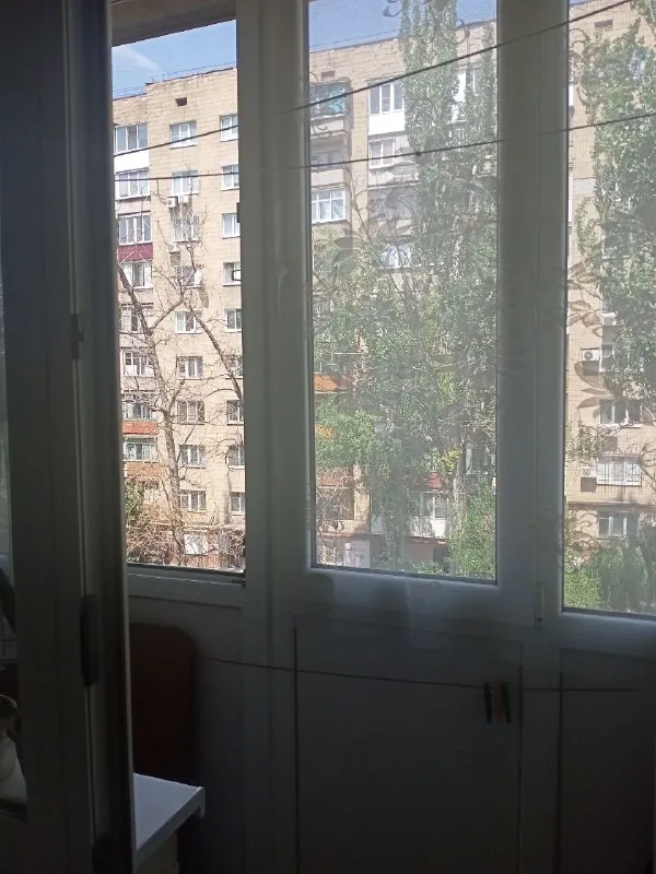 ‼️продажа квартиры‼️ 🏡продам двухкомнатную квартиру от собственника 🗺г. донецк днр, пролетарский район, ул. раздольная ✅этажность–4/5 жилого дома ✅общая площадь–50м2 ✅квартира двух стороняя не угловая, теплая, жилая, с косметическим ремонтом ✅в квартире натяжные потолки во всех комнатах, окна металопластикые ✅имеются 2 большие вместительные кладовки вся мебель и техника остаётся ✅рядом школа, поликлиника, детский сад, мфц, супермаркеты, транспортная развязка 🔥собственник 💴цена: 5🍋5 рублей ☎️+7(949) 318-03-51 недвижимость днр - фотография - 6