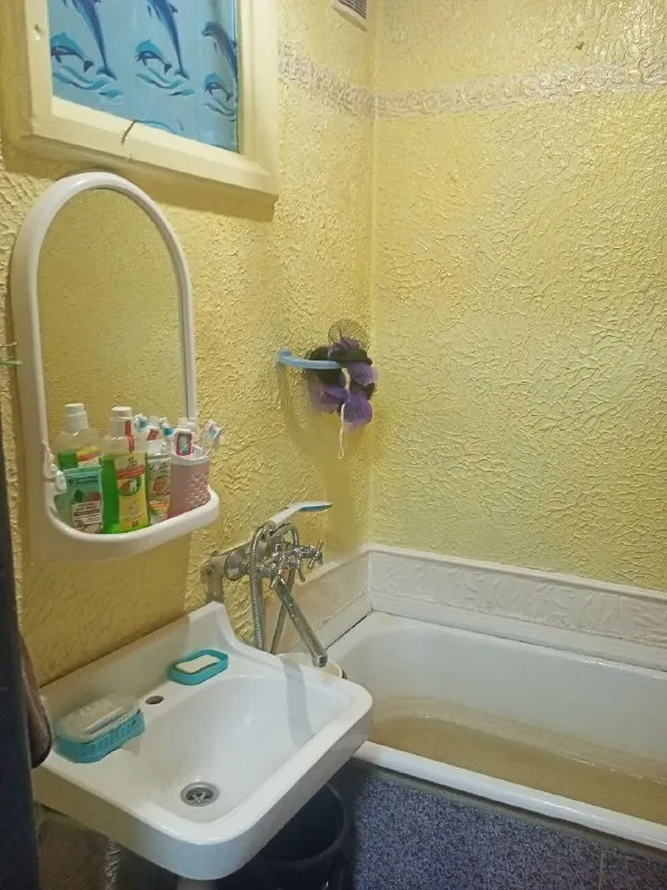 ‼️продажа квартиры‼️ 🏡продам двухкомнатную квартиру от собственника 🗺г. донецк днр, пролетарский район, ул. раздольная ✅этажность–4/5 жилого дома ✅общая площадь–50м2 ✅квартира двух стороняя не угловая, теплая, жилая, с косметическим ремонтом ✅в квартире натяжные потолки во всех комнатах, окна металопластикые ✅имеются 2 большие вместительные кладовки вся мебель и техника остаётся ✅рядом школа, поликлиника, детский сад, мфц, супермаркеты, транспортная развязка 🔥собственник 💴цена: 5🍋5 рублей ☎️+7(949) 318-03-51 недвижимость днр - фотография - 9