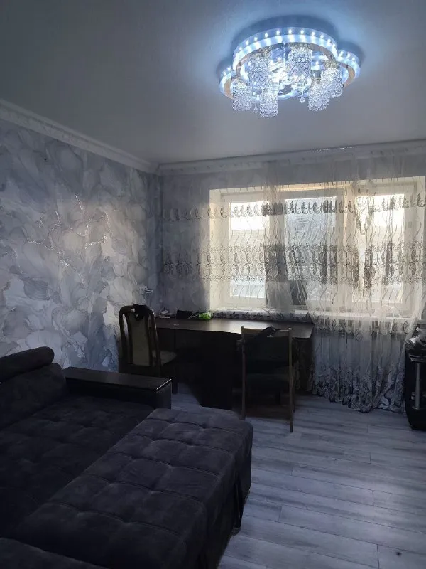 ‼️продажа квартиры‼️ 🏡продажа от собственника трёхкомнатной квартиры 🗺г. макеевка днр мкр-н. центральный ✅этажность–9/9 жилого дома ✅общая площадь–65.5 м2 ✅квартира не угловая ✅крыша полностью перекрыта ✅техника и мебель остаётся новым владельцам ✅квартира теплая, окна и балкон металлопластиковые ✅все коммуникации заменены, комнаты раздельные, площадь кухни увеличена, установлен теплый пол, водонагревательный бак, стиральная машинка, кондиционер, посудомоечная машинка ✅большая лоджия, имеется гардеробная 💦вода по графику 🧾квартира внесена в росреестр 🔥собственник 💴цена: 6🍋3 рублей торг‼️ ☎️+7(949) 311-66-28 📨подписаться - фотография - 2