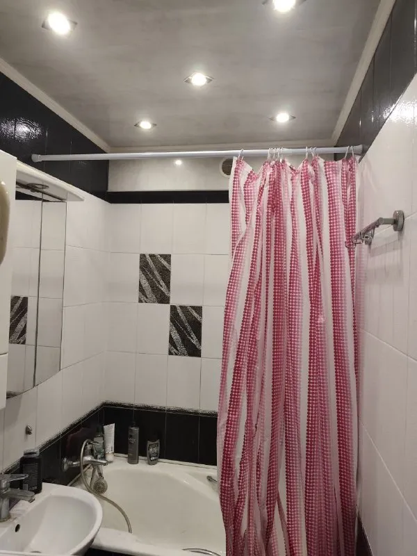 ‼️продажа квартиры‼️ 🏡продажа от собственника трёхкомнатной квартиры 🗺г. макеевка днр мкр-н. центральный ✅этажность–9/9 жилого дома ✅общая площадь–65.5 м2 ✅квартира не угловая ✅крыша полностью перекрыта ✅техника и мебель остаётся новым владельцам ✅квартира теплая, окна и балкон металлопластиковые ✅все коммуникации заменены, комнаты раздельные, площадь кухни увеличена, установлен теплый пол, водонагревательный бак, стиральная машинка, кондиционер, посудомоечная машинка ✅большая лоджия, имеется гардеробная 💦вода по графику 🧾квартира внесена в росреестр 🔥собственник 💴цена: 6🍋3 рублей торг‼️ ☎️+7(949) 311-66-28 📨подписаться - фотография - 9