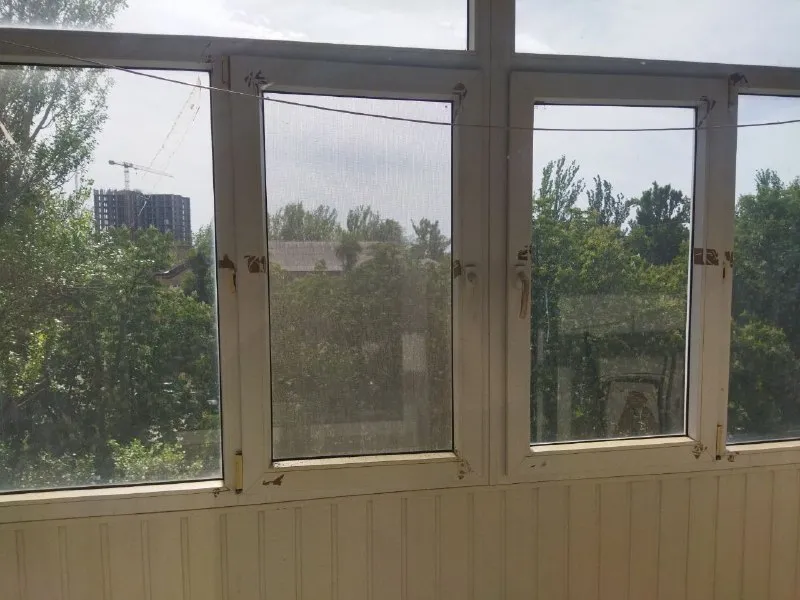 продам 2х комнатную квартиру 🌇в киевском районе донецка шахтерская площадь - проспект киевский 5📍 🔹этаж 4 семиэтажного дома 🔹вода согласно графику 🔹комнаты раздельные 🔹квартира теплая 🔹два застеклённых балкона 🔹насыщенная инфраструктура: - детские сады; школы; - продуктовые магазины; - супермаркет 👌развитая транспортная развязка в любую точку города. остановки маршрутного такси в шаговой доступности. 📄документы готовы к сделке собственник в донецке❗️ 💰цена 4 300 000 руб реальному клиенту торг 📲☎️ +79495059339 подписаться | дать объявление - фотография - 3